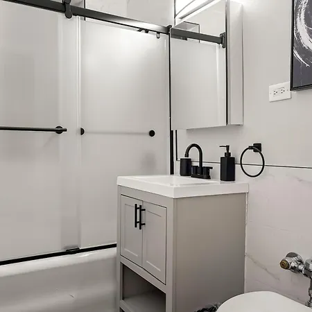Spacious 4br Retreat - Chase E1 * Chicago