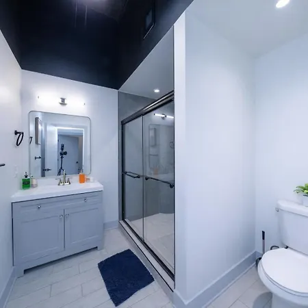Massive Luxury 5br Loft For Groups Up To 12 Guests With Optional Parking And Gym Access Near Mccormick Place And Soldier Field Apartment