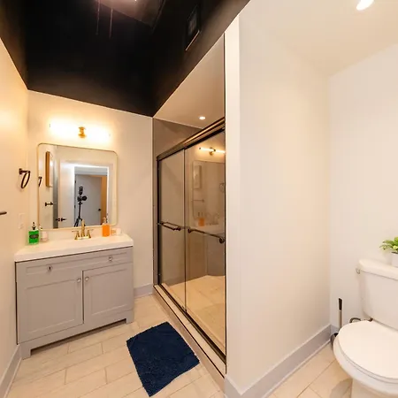 Apartment Massive Luxury 5br Loft For Groups Up To 12 Guests With Optional Parking And Gym Access Near Mccormick Place And Soldier Field Chicago