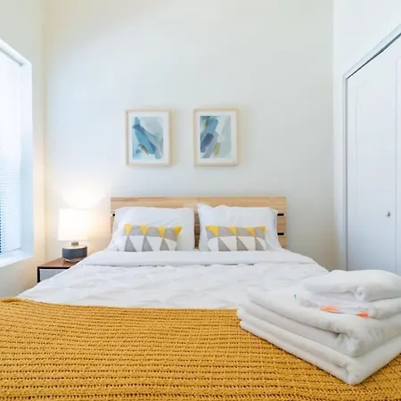 Mccormick Place 420 Friendly 3br In Downtown With Optional Parking Sleeps 8 Guests Near Soldier Field, Grant Park And Lakefront Trail Chicago