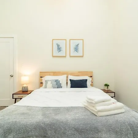 Mccormick Place 420 Friendly 3br In Downtown With Optional Parking Sleeps 8 Guests Near Soldier Field, Grant Park And Lakefront Trail Apartment