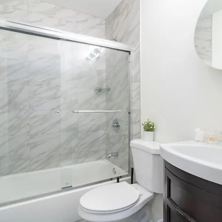 Mccormick Place 420 Friendly 3br In Downtown With Optional Parking Sleeps 8 Guests Near Soldier Field, Grant Park And Lakefront Trail *