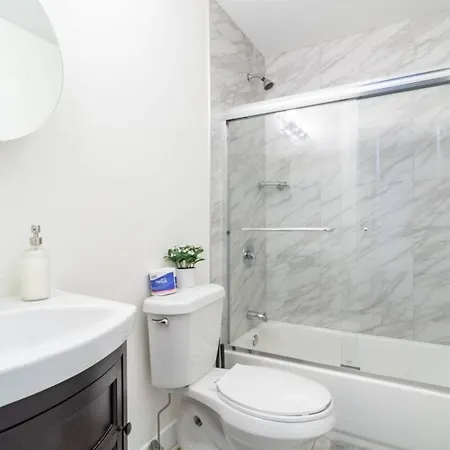 Mccormick Place 420 Friendly 3br In Downtown With Optional Parking Sleeps 8 Guests Near Soldier Field, Grant Park And Lakefront Trail Apartment