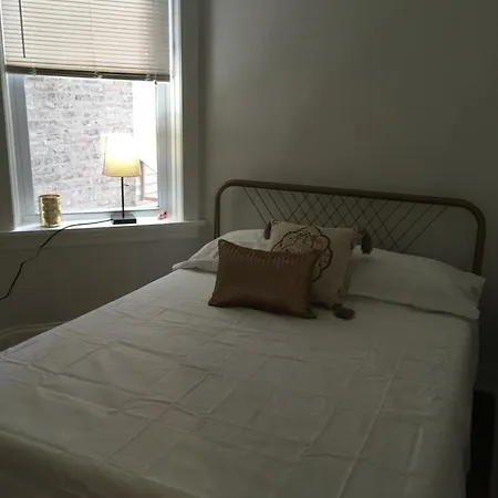 Apartment Logan Square Modern