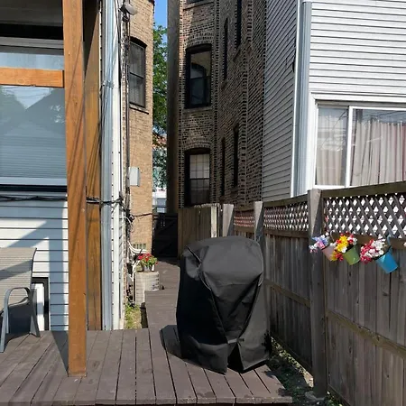 Apartment The Wrigleyville Deluxe -steps From Wrigley Sleeps 10 *