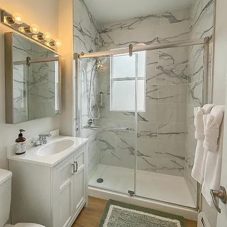 Beautiful 2bd 1ba Apartment Chicago