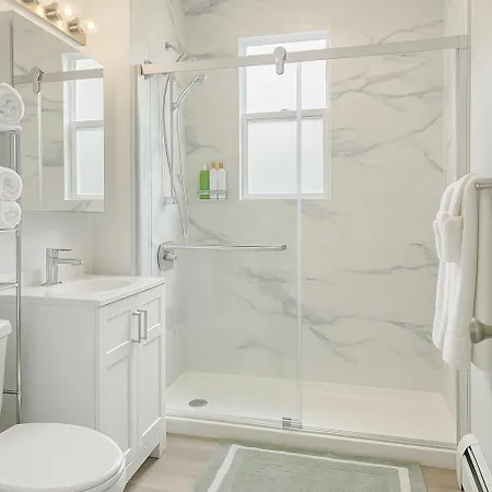 Beautiful 2bd 1ba * Chicago