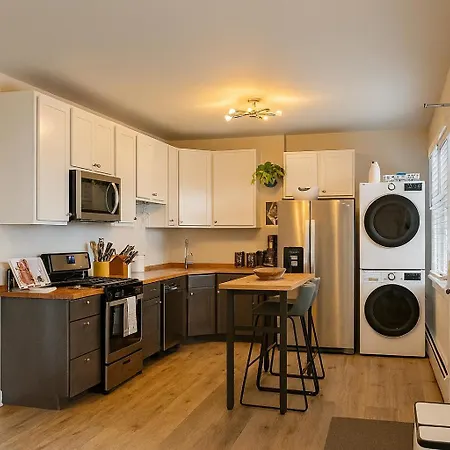 Beautiful 2bd 1ba * Chicago