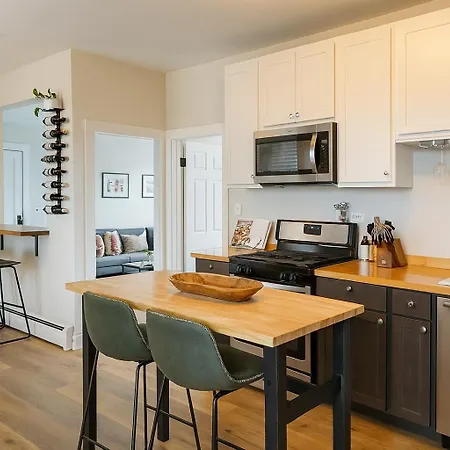 Beautiful 2bd 1ba Apartment *