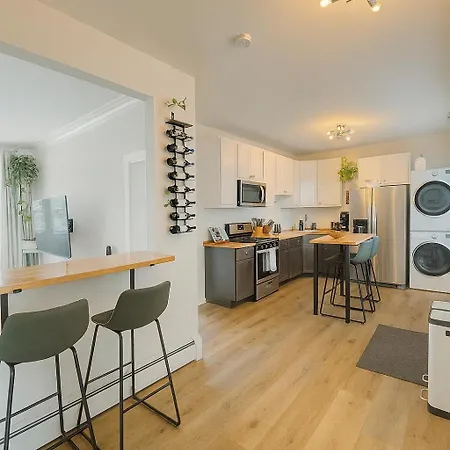 Beautiful 2bd 1ba * Chicago