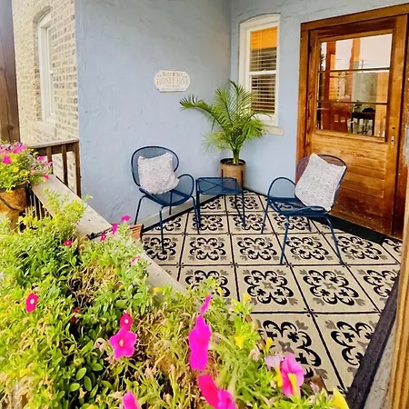 Beautiful 2bd 1ba * Chicago