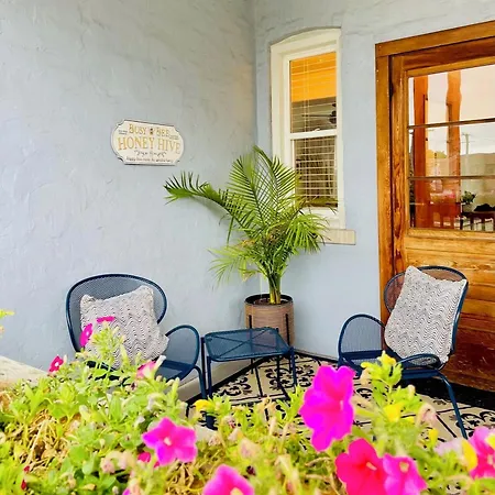 Beautiful 2bd 1ba Apartment