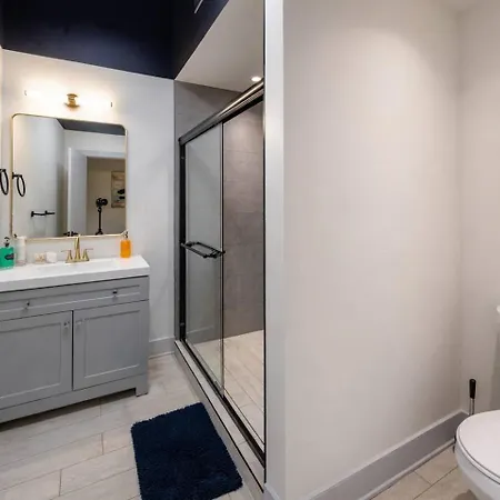 Apartment Group-friendly 5br Sleeps 12 With Billiards, Optional Parking And Gym Access Near Mccormick Place And Soldier Field Chicago