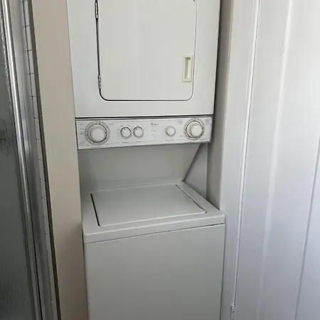 Sleeps 26 • Modern Multi-unit • Gym • Workspaces
