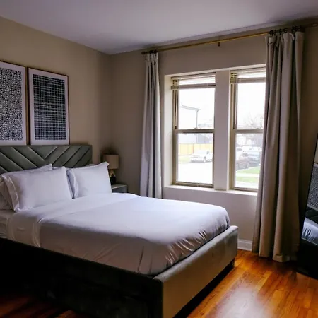 Sleeps 26 • Modern Multi-unit • Gym • Workspaces Holiday home *