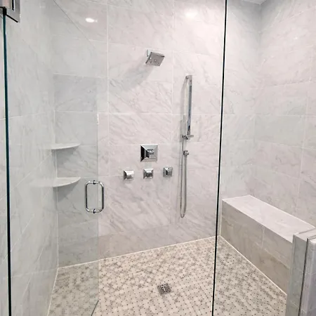 Dreams - Designer Style - - Sleeps 7 Apartment *