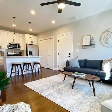 Holiday home Modern 4 Bedroom In Lakeview *