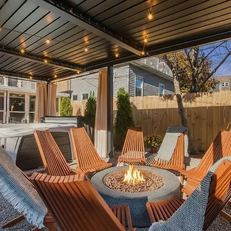 Holiday home The Retreat - Hot Tub, Theater, Game Room, Fire Pit, Bar, Sleeps 14 *