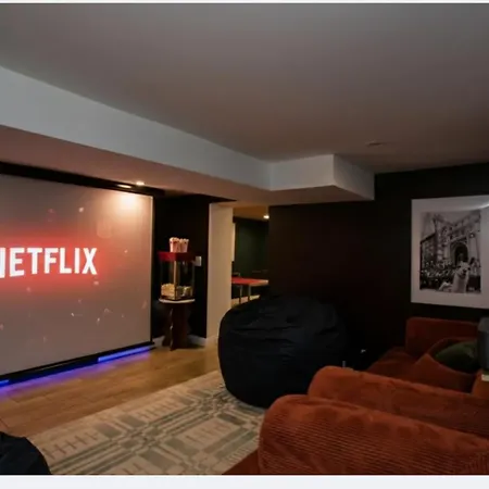 The Retreat - Hot Tub, Theater, Game Room, Fire Pit, Bar, Sleeps 14 *