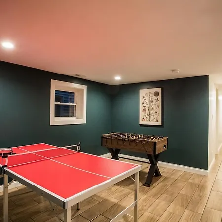 The Retreat - Hot Tub, Theater, Game Room, Fire Pit, Bar, Sleeps 14