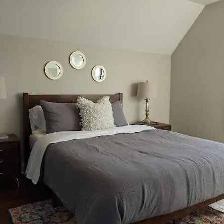 Modern 4 Bedroom In Lakeview