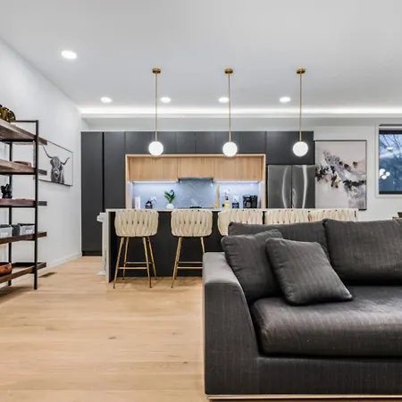 Ultra Modern Luxury - New Construction 4 Bedrooms * Chicago