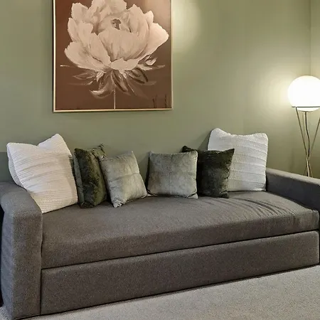 River West Modern 4-bd With Patio & Balcony Holiday home Chicago