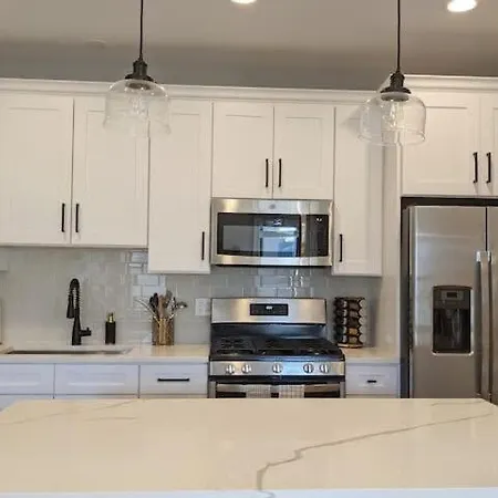 Modern 4 Bedroom In Lakeview Holiday home *