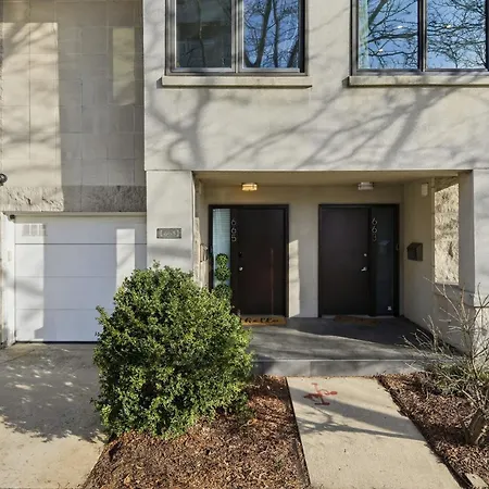 Holiday home River West Modern 4-bd With Patio & Balcony