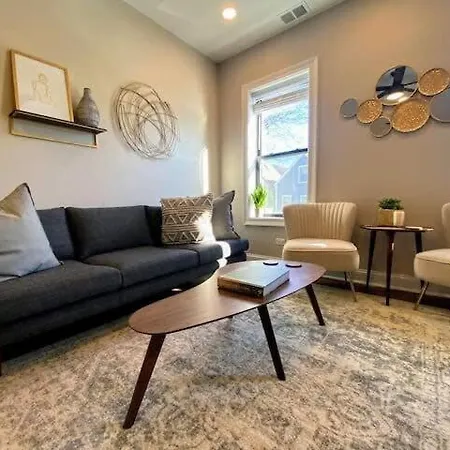 Modern 4 Bedroom In Lakeview Holiday home Chicago
