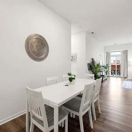 Spacious 3br Urban Getaway W Gym Holiday home Chicago