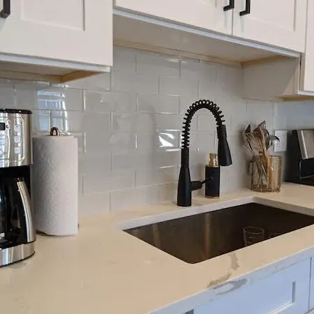 Holiday home Modern 4 Bedroom In Lakeview