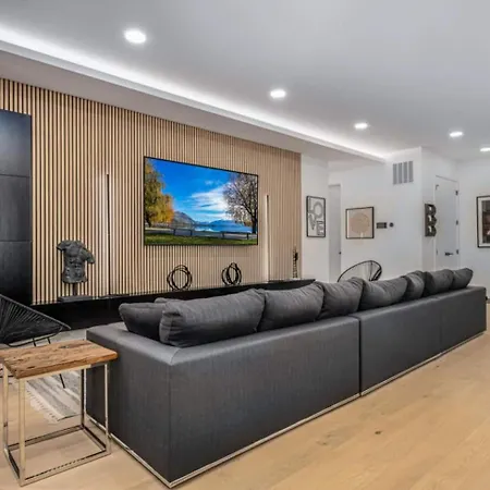 Ultra Modern Luxury - New Construction 4 Bedrooms Holiday home