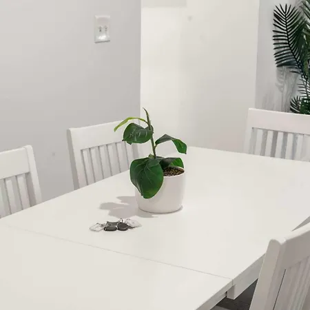 Holiday home Spacious 3br Urban Getaway W Gym *
