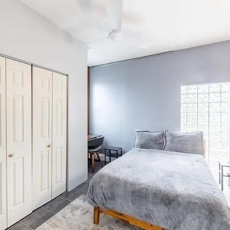 Holiday home Modern 4 Bedroom Greystone *