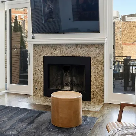 River West Modern 4-bd With Patio & Balcony Holiday home Chicago