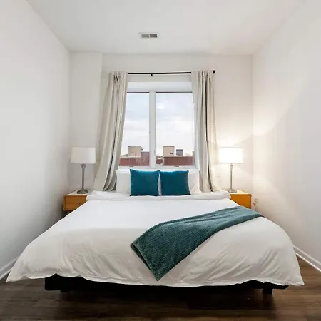 Spacious 3br Urban Getaway W Gym Holiday home Chicago