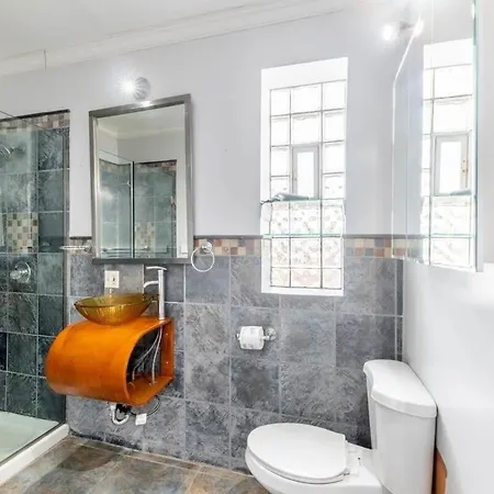 Modern 4 Bedroom Greystone Holiday home Chicago