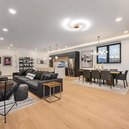 Ultra Modern Luxury - New Construction 4 Bedrooms Holiday home *