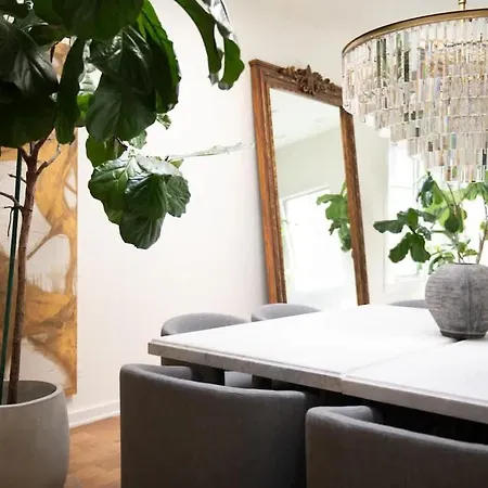 Luxury Gold Coast Penthouse With Deck & Views Holiday home