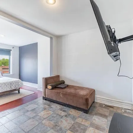 Modern 4 Bedroom Greystone * Chicago