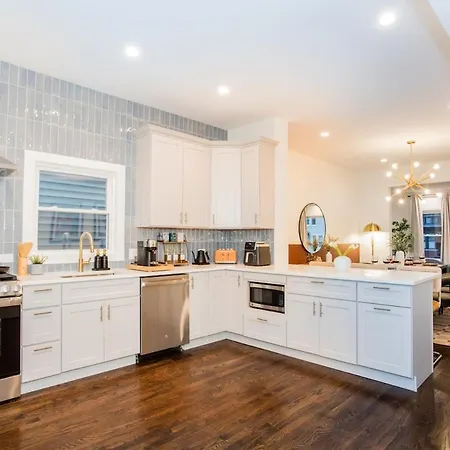 The Retreat - Hot Tub, Theater, Game Room, Fire Pit, Bar, Sleeps 14 *