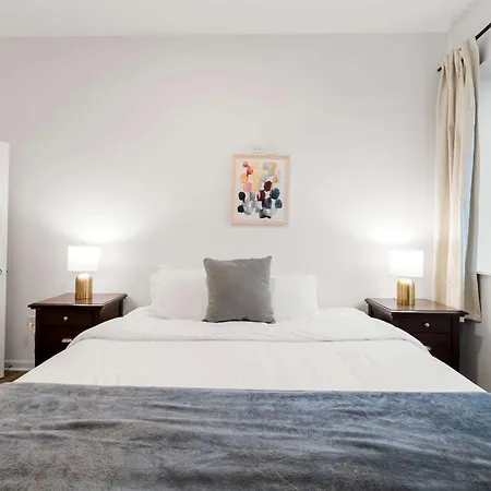 Spacious 3br Urban Getaway W Gym Chicago