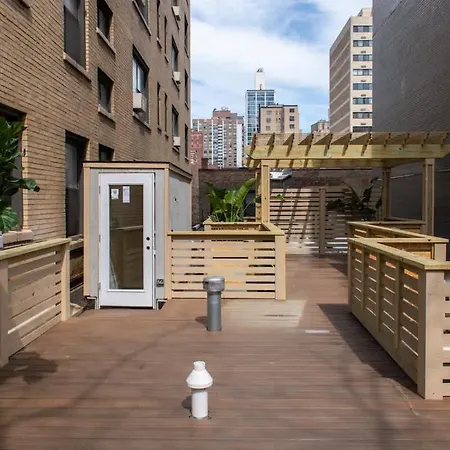 Luxury Gold Coast Penthouse With Deck & Views Chicago