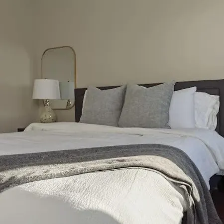Modern 4 Bedroom In Lakeview Chicago
