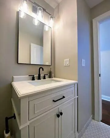 Modern 4 Bedroom In Lakeview