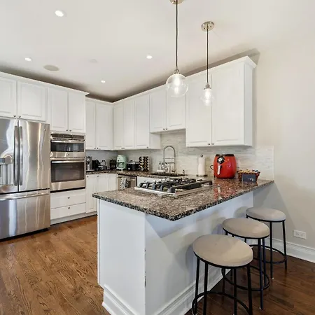 Holiday home River West Modern 4-bd With Patio & Balcony Chicago