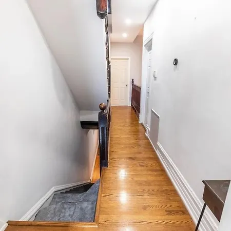 Modern 4 Bedroom Greystone Holiday home Chicago