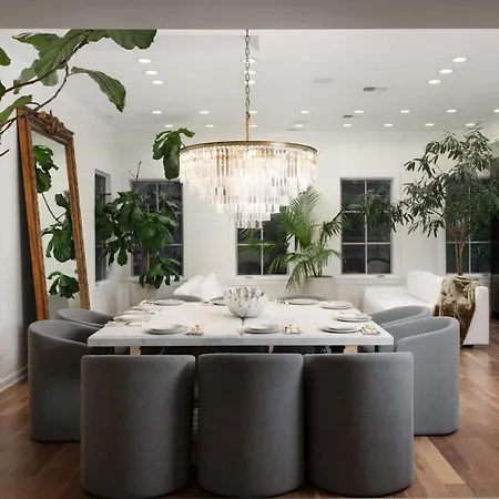 Luxury Gold Coast Penthouse With Deck & Views Holiday home