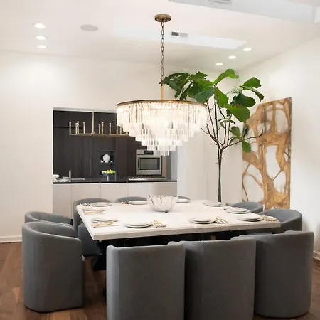 Luxury Gold Coast Penthouse With Deck & Views Chicago